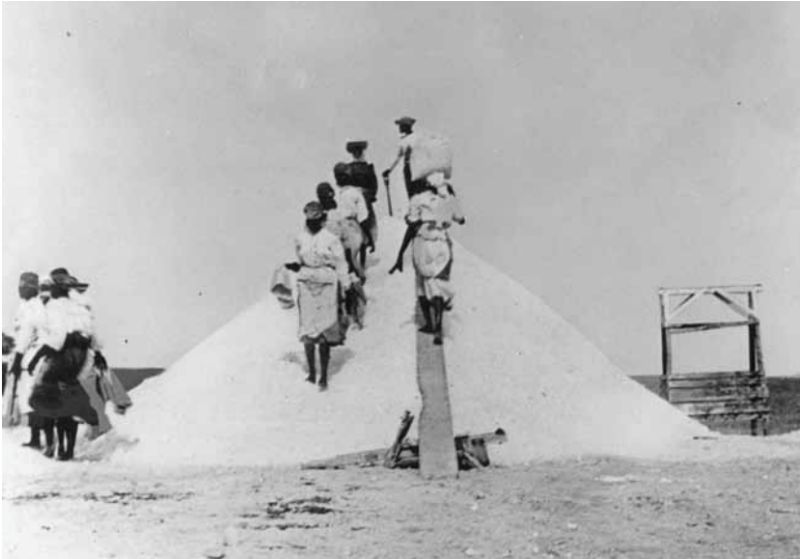 Historische foto van een zoutberg